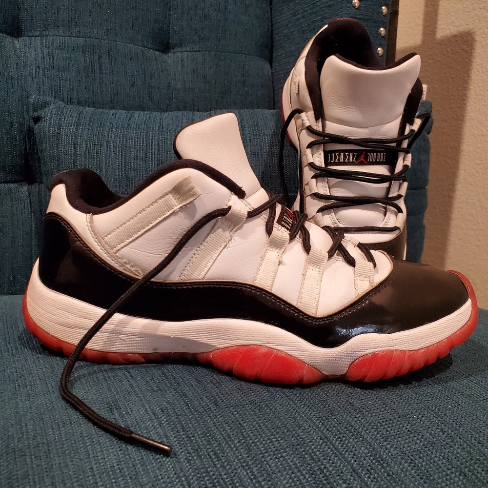 Jordan 11 low 'Concord Bred Sz 9